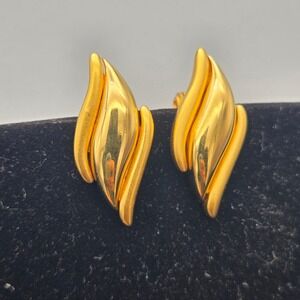 Vintage 1980s Monet Clip On Earrings‎ Women's Gold Tone Flame Leaf Wave